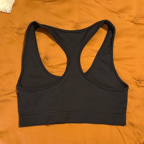 ALO Ribbed Sports Bra - Picture 4 of 5